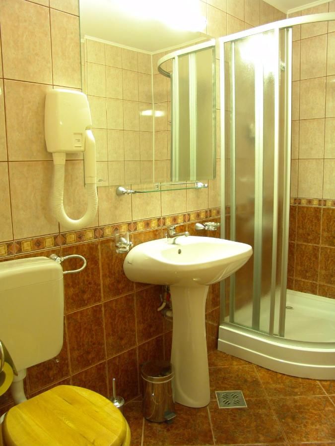 Отель Hotel Oasis Брашов