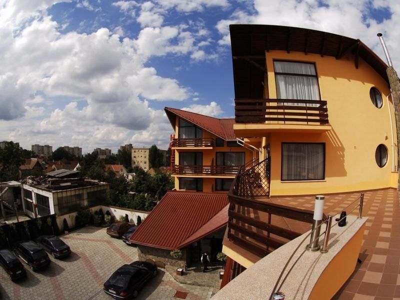 Отель Hotel Oasis Брашов-8