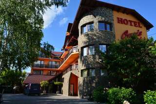 Отель Hotel Oasis Брашов-0