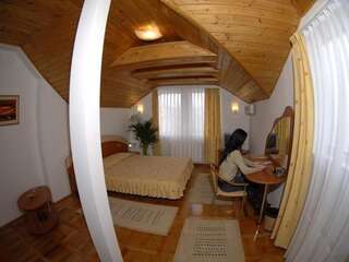 Отель Hotel Oasis Брашов Семейный люкс (для 2 взрослых и 2 детей)-11
