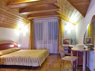 Отель Hotel Oasis Брашов Семейный люкс (для 2 взрослых и 2 детей)-12