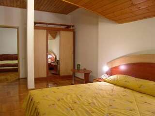 Отель Hotel Oasis Брашов Семейный люкс (для 2 взрослых и 2 детей)-13