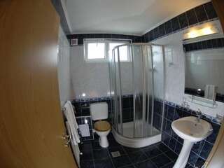 Отель Hotel Oasis Брашов Семейный люкс (для 2 взрослых и 2 детей)-14