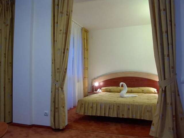 Отель Hotel Oasis Брашов-15