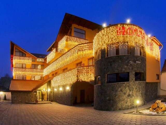 Отель Hotel Oasis Брашов-21