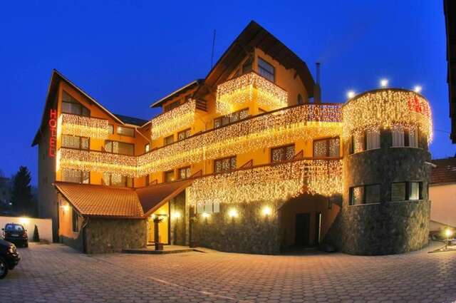 Отель Hotel Oasis Брашов-4