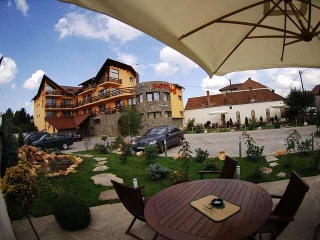 Отель Hotel Oasis Брашов-22