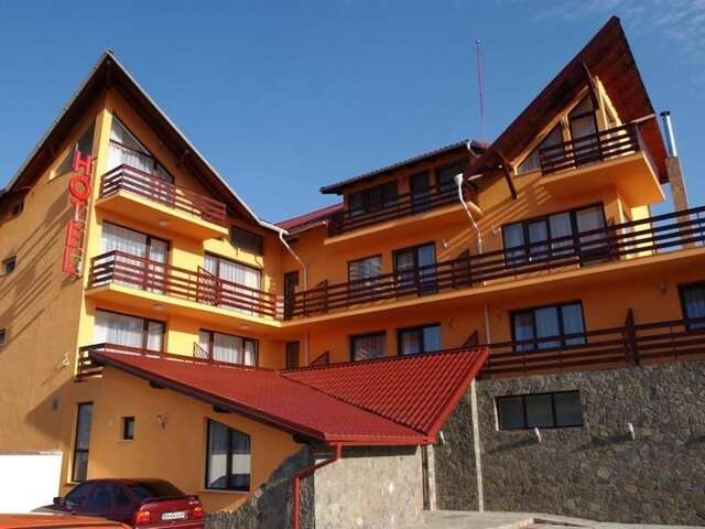 Отель Hotel Oasis Брашов-23