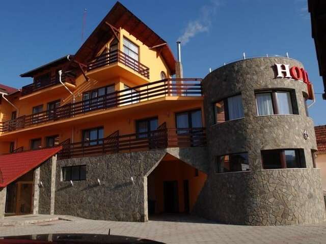 Отель Hotel Oasis Брашов-24