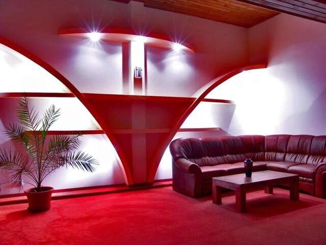 Отель Hotel Oasis Брашов-36