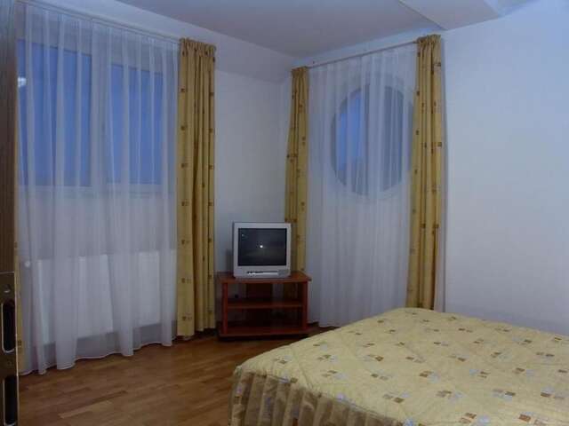 Отель Hotel Oasis Брашов-50