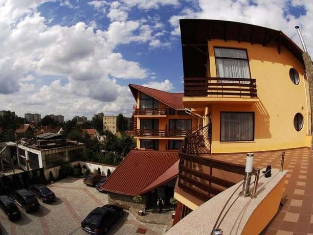 Отель Hotel Oasis Брашов-7