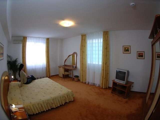 Отель Hotel Oasis Брашов-56