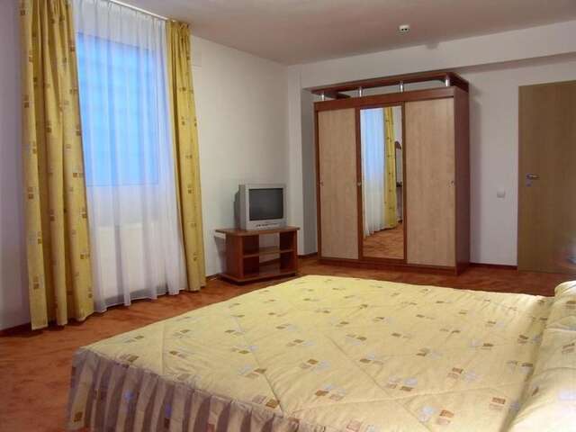 Отель Hotel Oasis Брашов-57