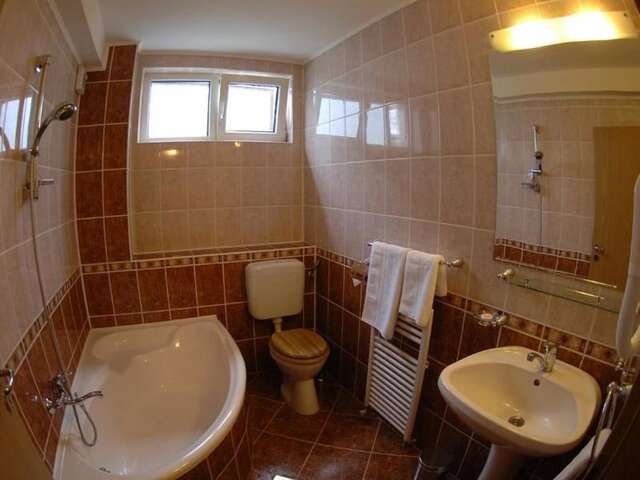 Отель Hotel Oasis Брашов-58