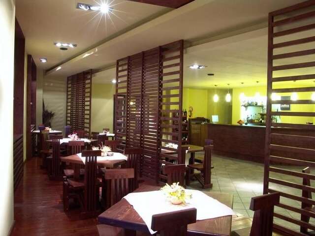 Отель Hotel Oasis Брашов-9