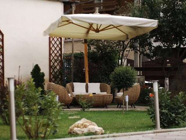 Отель Hotel Oasis Брашов-10
