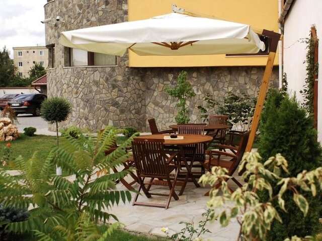 Отель Hotel Oasis Брашов-11